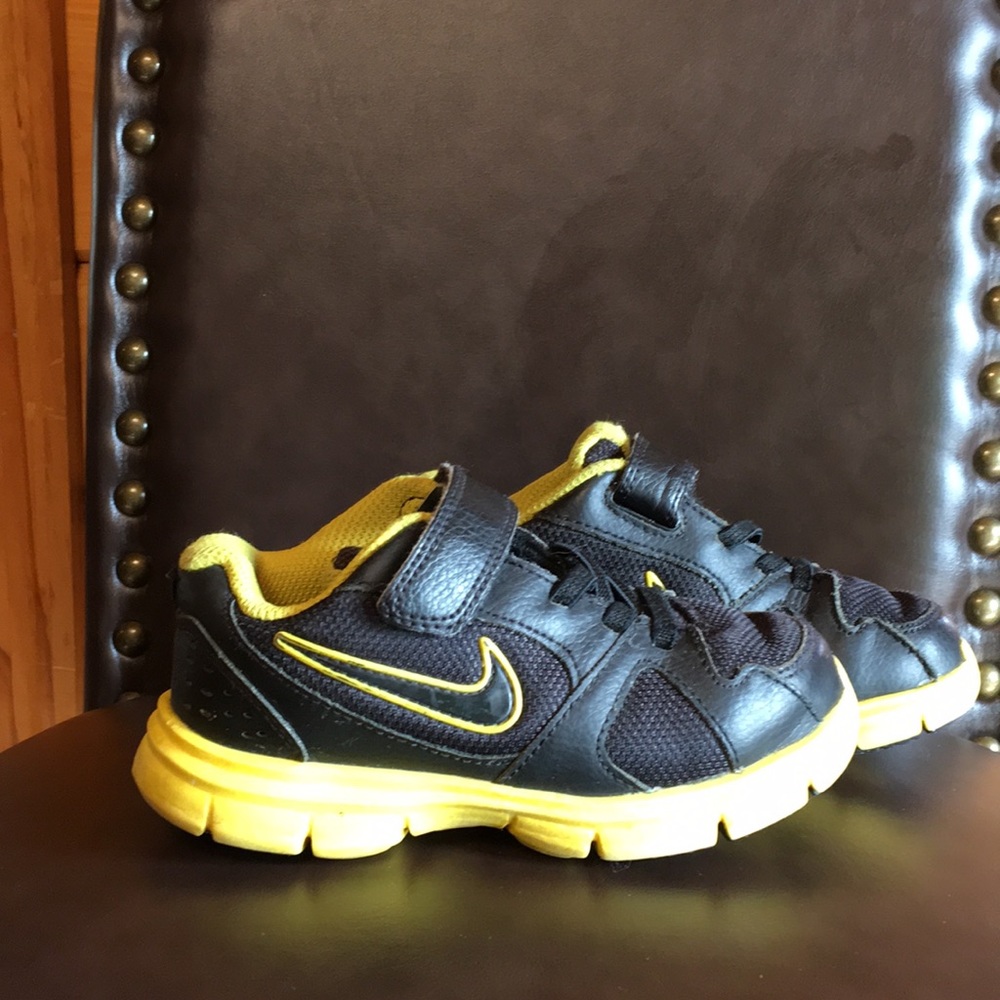 Toddler Black Nike Sneakers size 9